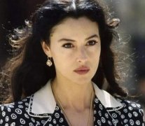 最美星二代！“球花”莫妮卡·贝鲁奇同女儿登封面！